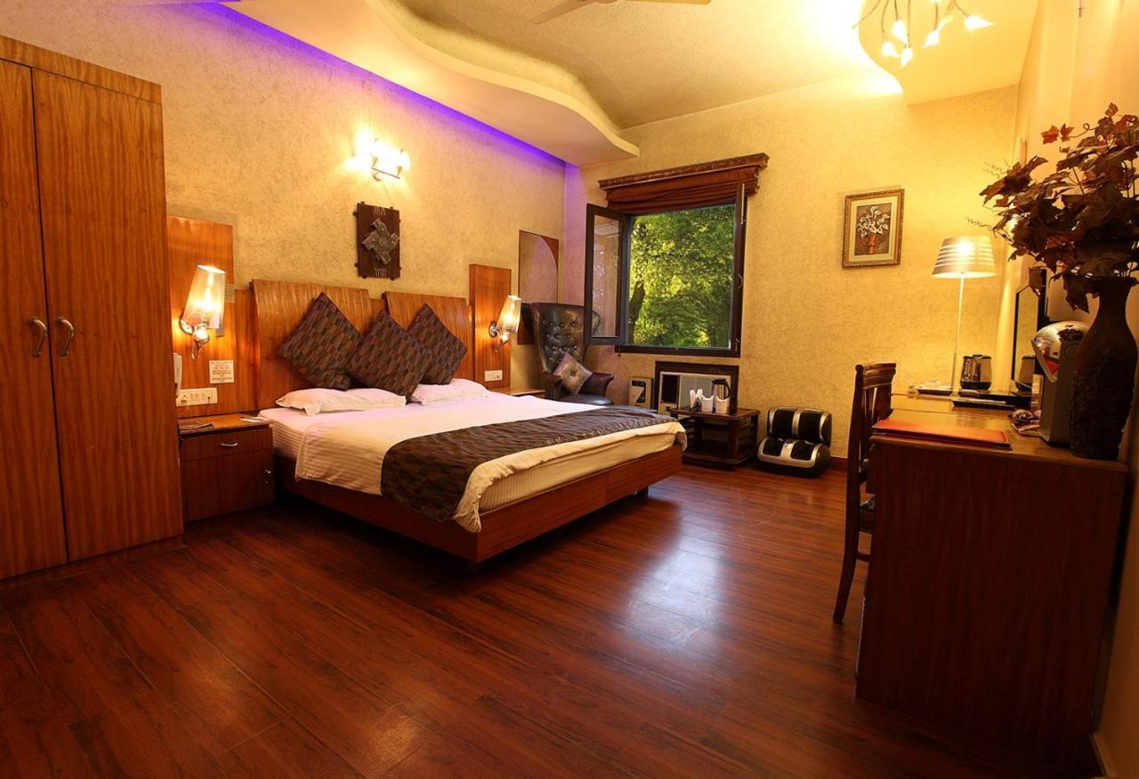 Hotel Royal Castle Grand Ню Делхи Екстериор снимка