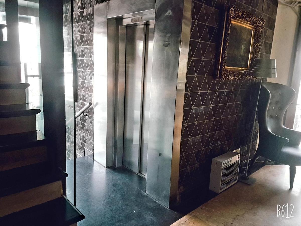 Hotel Royal Castle Grand Ню Делхи Екстериор снимка