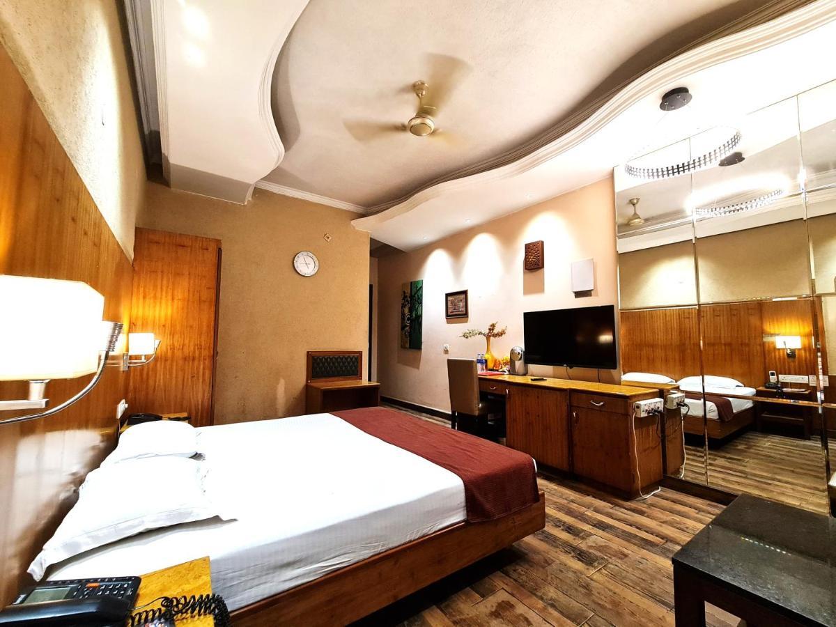 Hotel Royal Castle Grand Ню Делхи Екстериор снимка