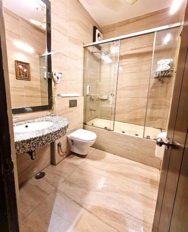 Hotel Royal Castle Grand Ню Делхи Екстериор снимка