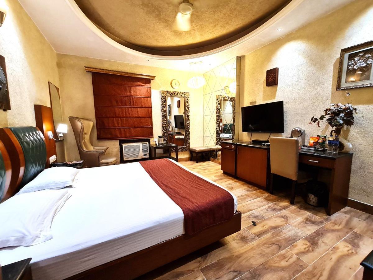 Hotel Royal Castle Grand Ню Делхи Екстериор снимка